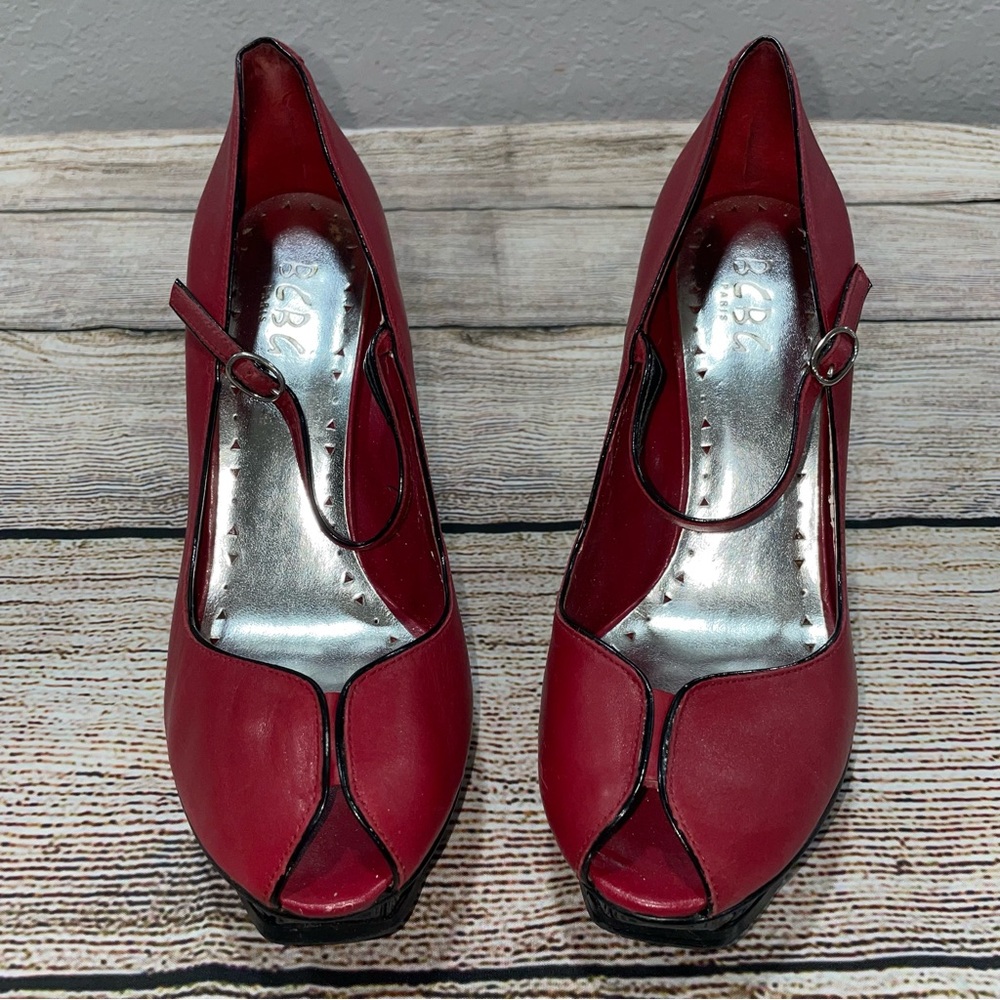 BCBG Paris Red and Black Peep Toe Pump Sz 8